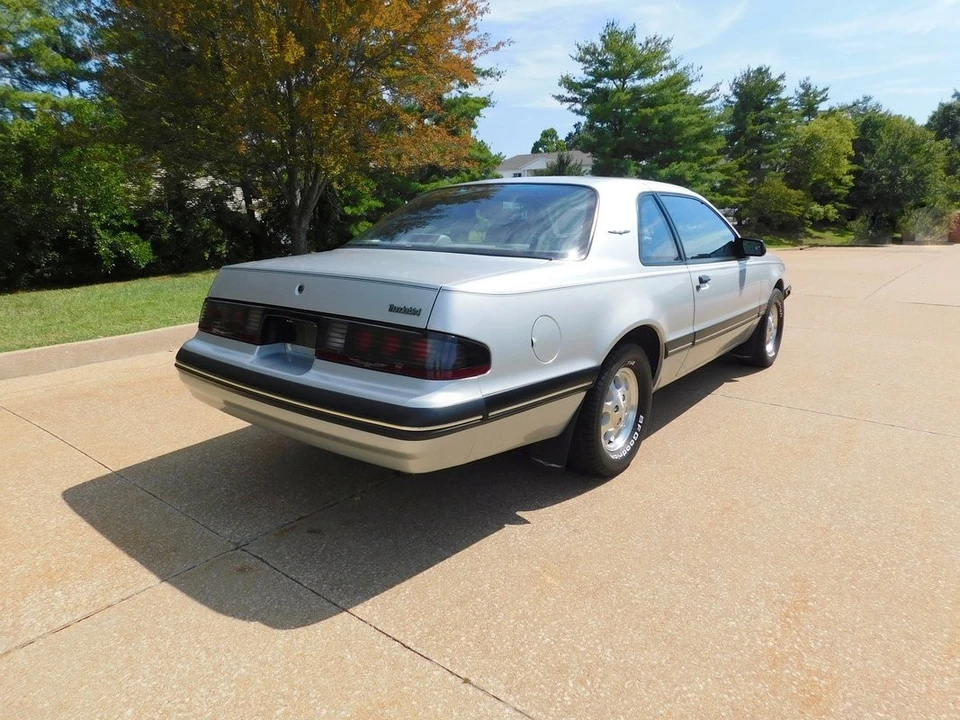 1988 Ford Thunderbird 9th Gen - Image 24 of 31