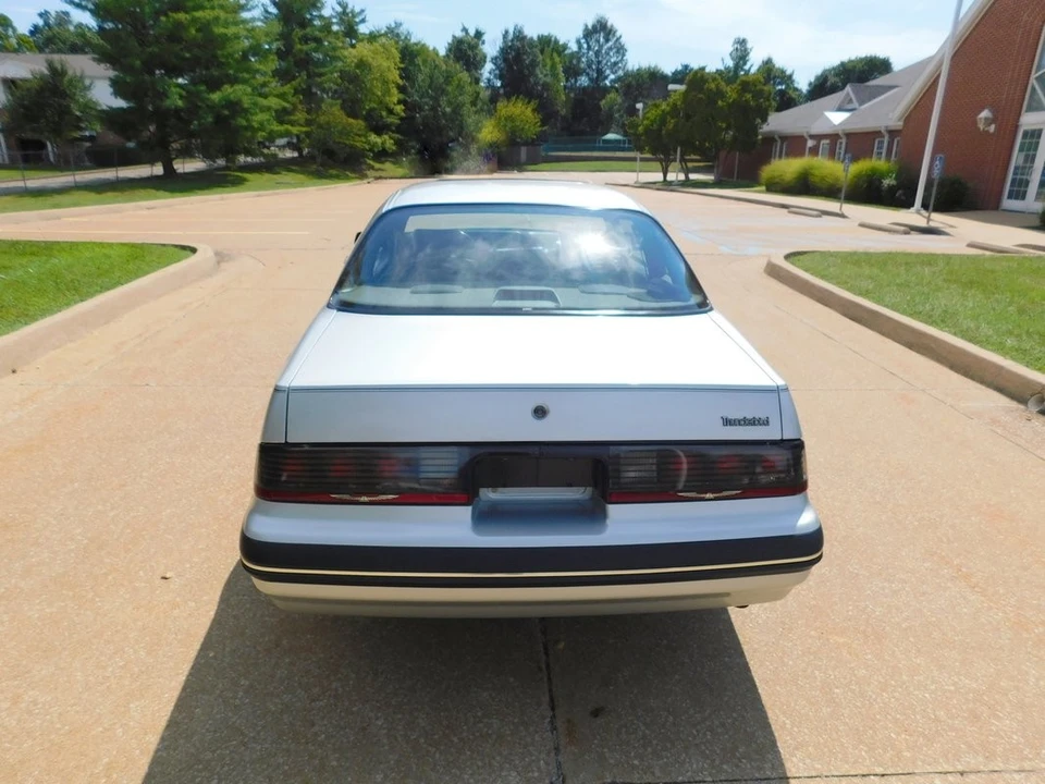 1988 Ford Thunderbird 9th Gen - Image 26 of 31
