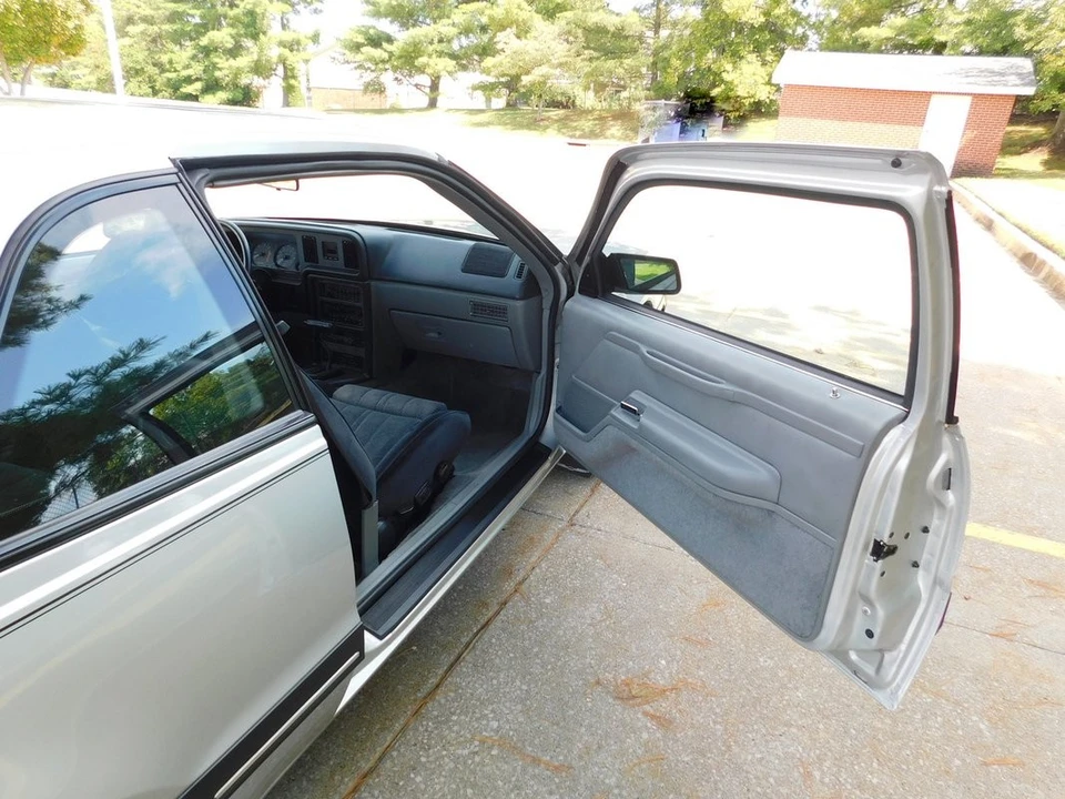 1988 Ford Thunderbird 9th Gen - Image 16 of 31