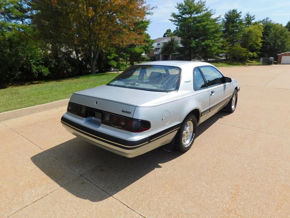 1988 Ford Thunderbird 9th Gen - Image 8 of 31