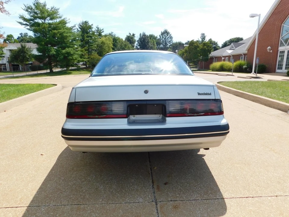 1988 Ford Thunderbird 9th Gen - Image 9 of 31