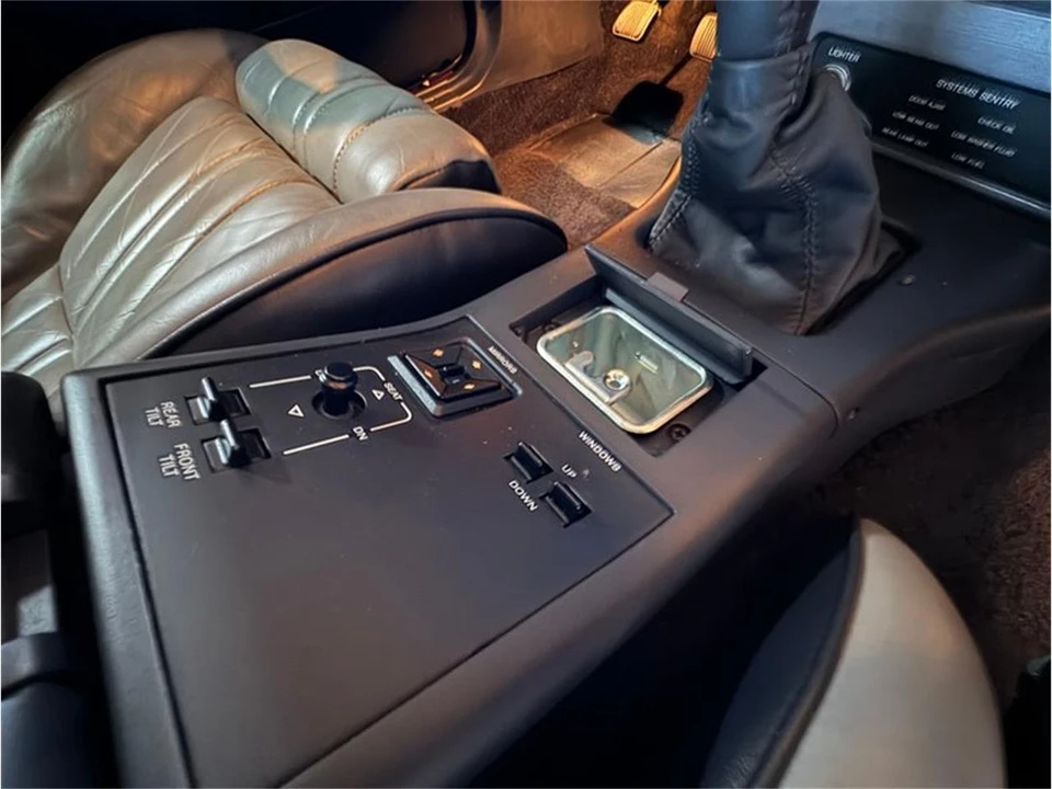 1988 Ford Thunderbird 9th Gen - Image 26 of 31
