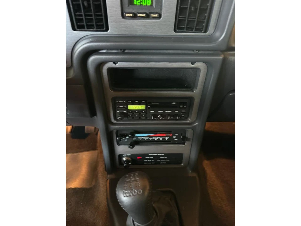 1988 Ford Thunderbird 9th Gen - Image 14 of 31
