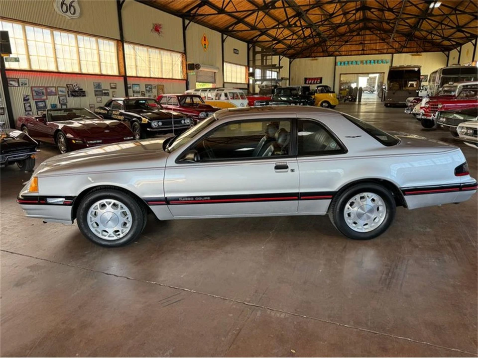 1988 Ford Thunderbird 9th Gen - Image 3 of 31