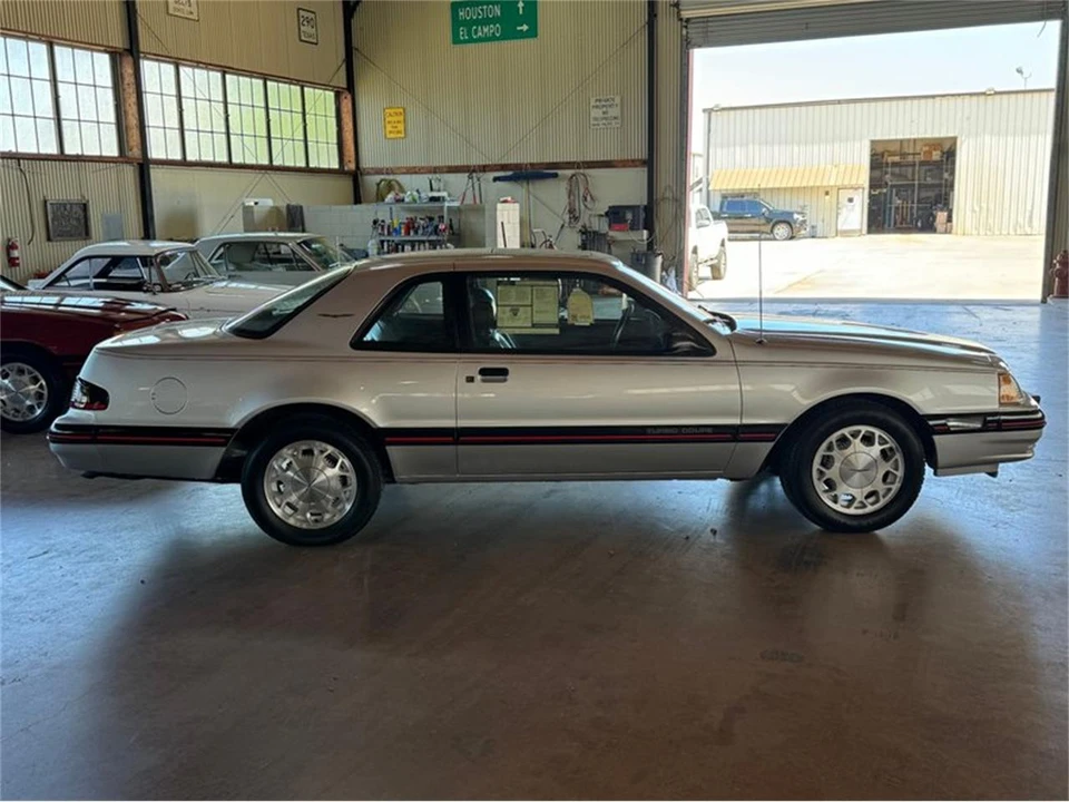 1988 Ford Thunderbird 9th Gen - Image 7 of 31