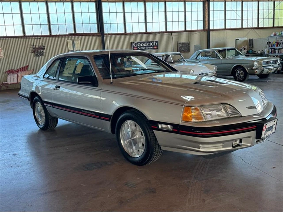 1988 Ford Thunderbird 9th Gen - Image 8 of 31