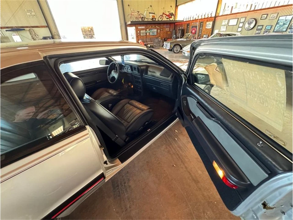 1988 Ford Thunderbird 9th Gen - Image 24 of 31