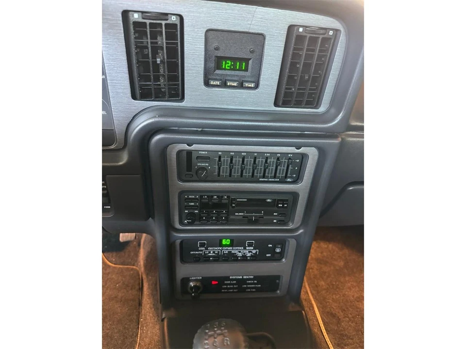 1988 Ford Thunderbird 9th Gen - Image 16 of 31
