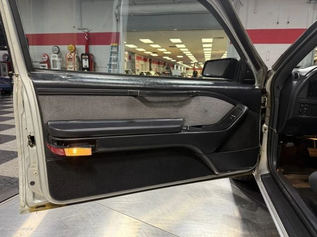 1988 Ford Thunderbird 9th Gen - Image 20 of 31