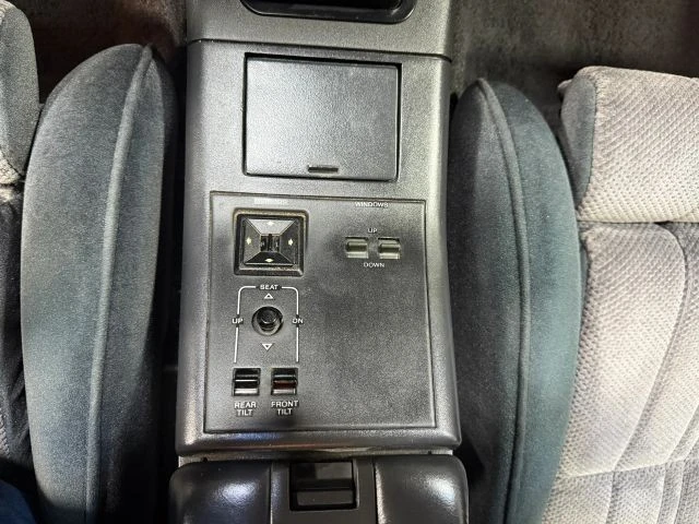 1988 Ford Thunderbird 9th Gen - Image 29 of 31