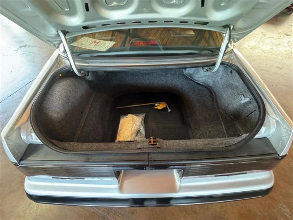 1988 Ford Thunderbird 9th Gen - Image 10 of 14