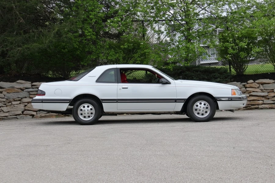 1988 Ford Thunderbird 9th Gen - Image 2 of 31