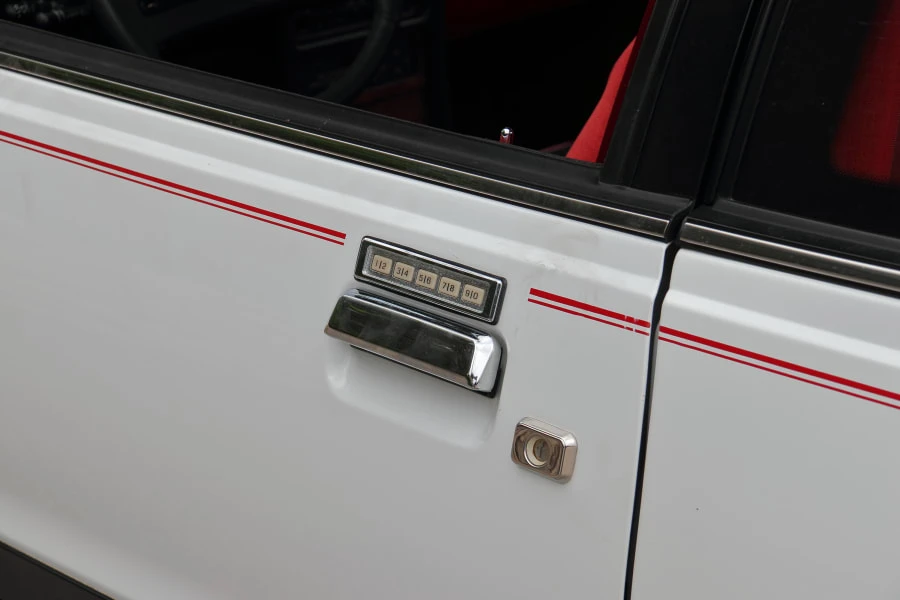 1988 Ford Thunderbird 9th Gen - Image 12 of 31