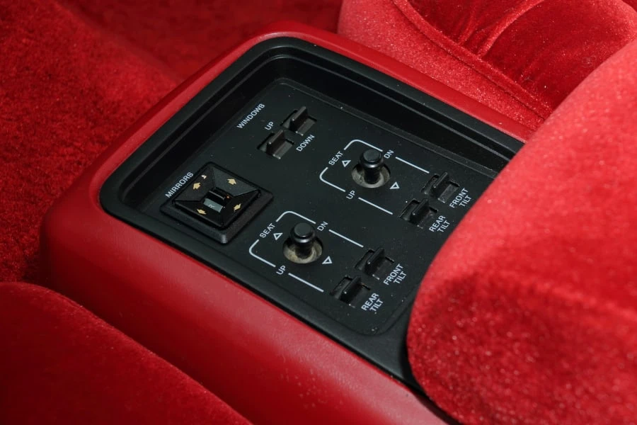 1988 Ford Thunderbird 9th Gen - Image 18 of 31