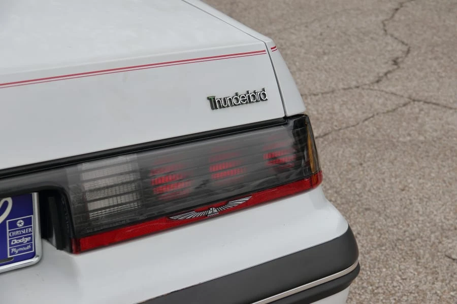 1988 Ford Thunderbird 9th Gen - Image 10 of 31