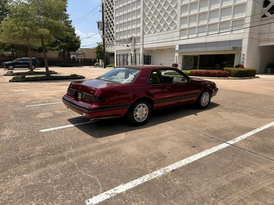 1988 Ford Thunderbird 9th Gen - Image 28 of 31