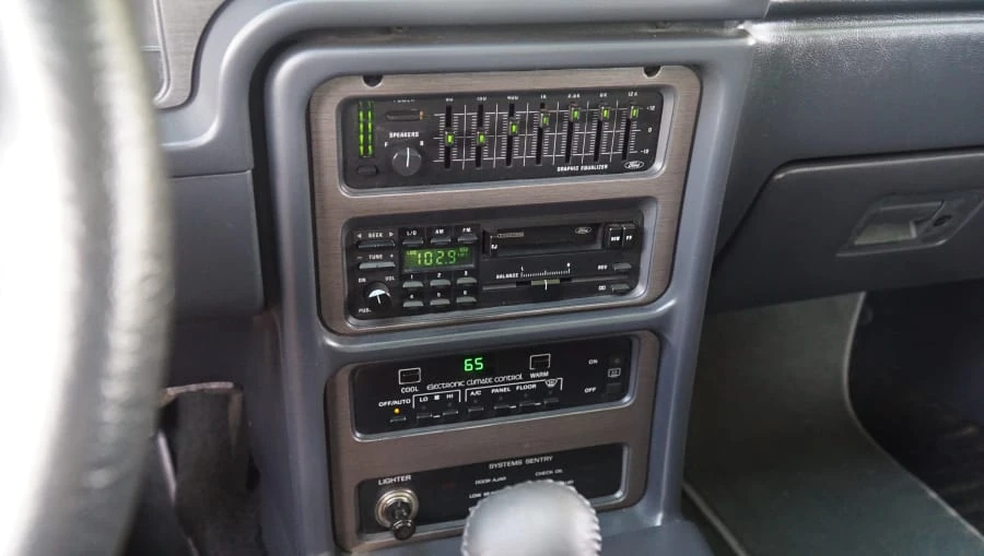1988 Ford Thunderbird 10th Gen - Image 26 of 31