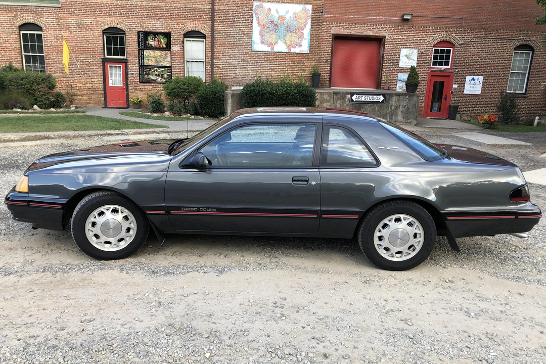 1988 Ford Thunderbird 9th Gen - Image 3 of 31