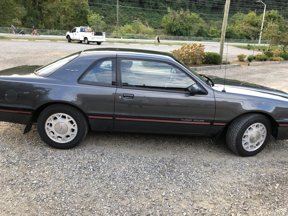 1988 Ford Thunderbird 9th Gen - Image 16 of 31