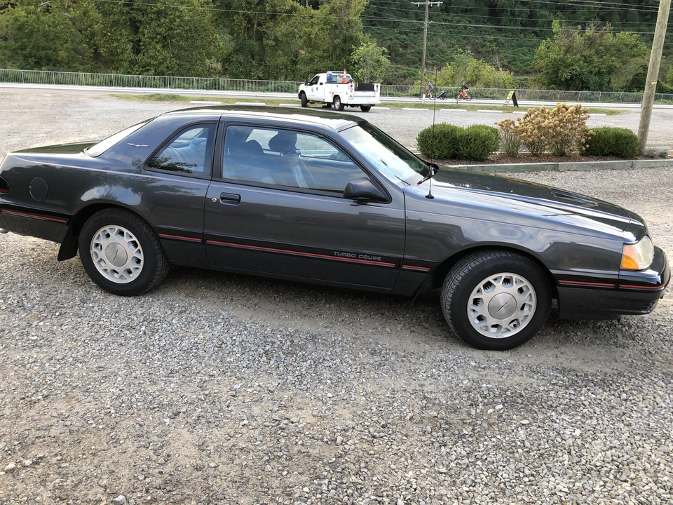 1988 Ford Thunderbird 9th Gen - Image 17 of 31