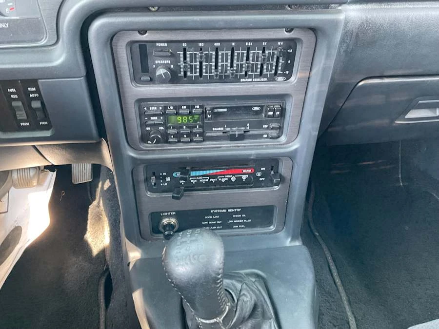 1988 Ford Thunderbird 9th Gen - Image 8 of 10