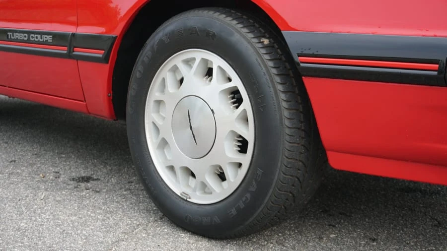 1988 Ford Thunderbird 9th Gen - Image 28 of 31