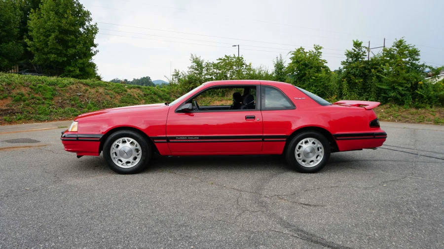 1988 Ford Thunderbird 9th Gen - Image 2 of 31