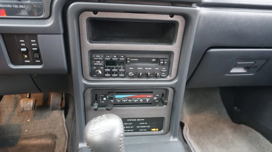 1988 Ford Thunderbird 9th Gen - Image 10 of 31
