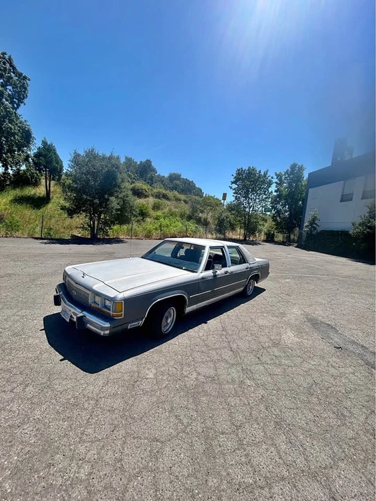 1988 Ford Crown Victoria - Image 2 of 9