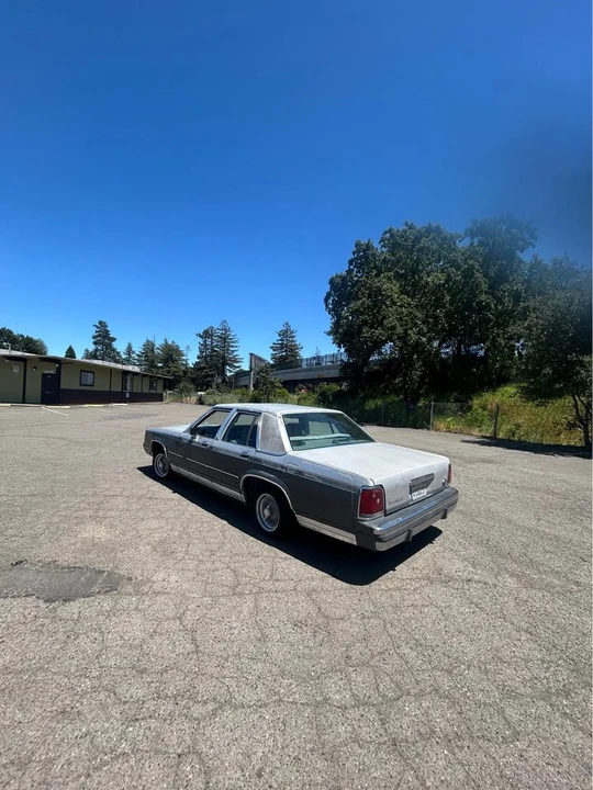 1988 Ford Crown Victoria - Image 5 of 9