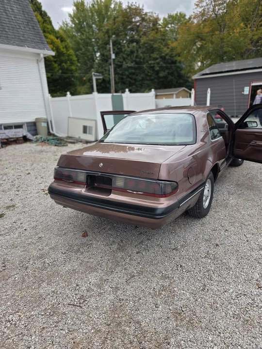 1988 Ford Thunderbird 9th Gen - Image 6 of 12