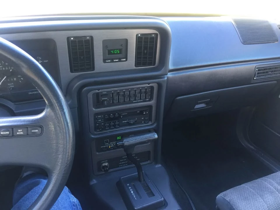 1988 Ford Thunderbird 9th Gen - Image 4 of 9