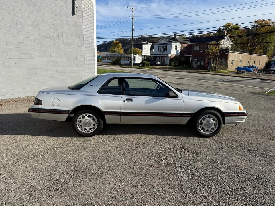 1988 Ford Thunderbird 10th Gen - Image 3 of 5