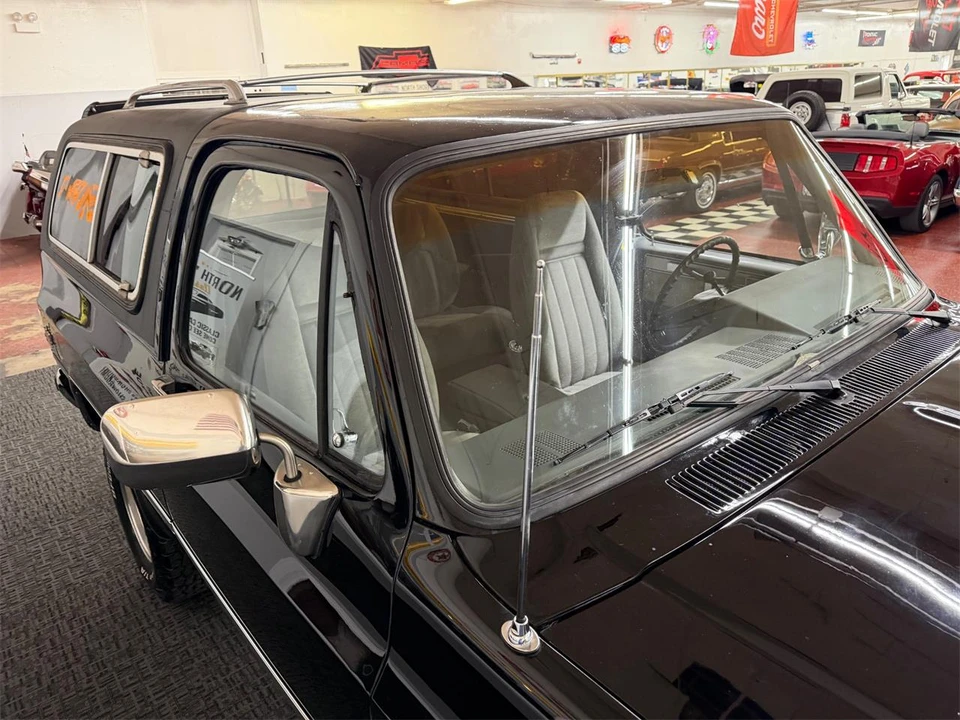 1988 GMC Jimmy 2nd Gen - Image 10 of 31