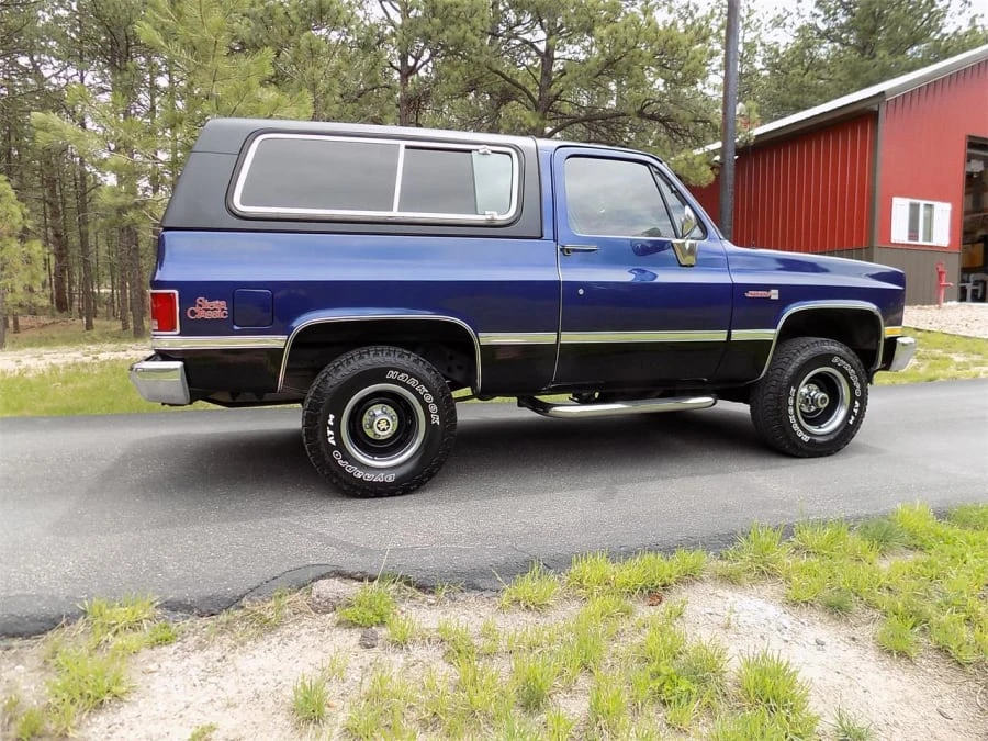 1988 GMC Jimmy 2nd Gen - Image 2 of 14