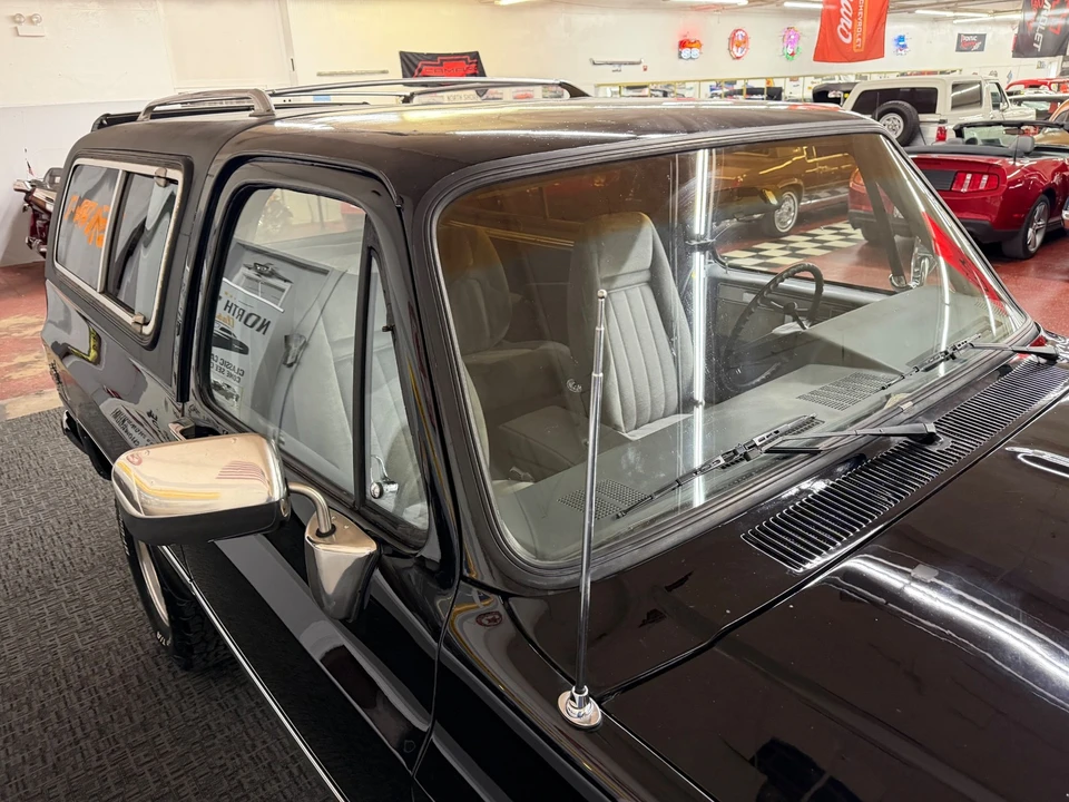 1988 GMC Jimmy 2nd Gen - Image 11 of 31