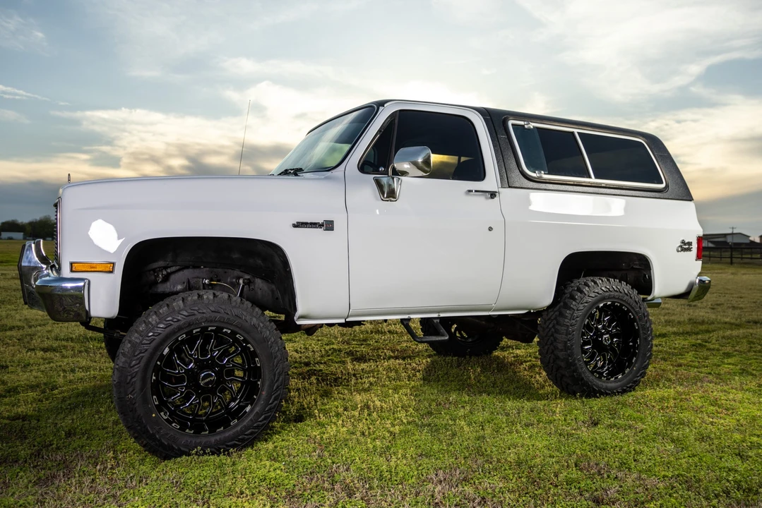 1988 GMC Jimmy 2nd Gen - Image 2 of 31