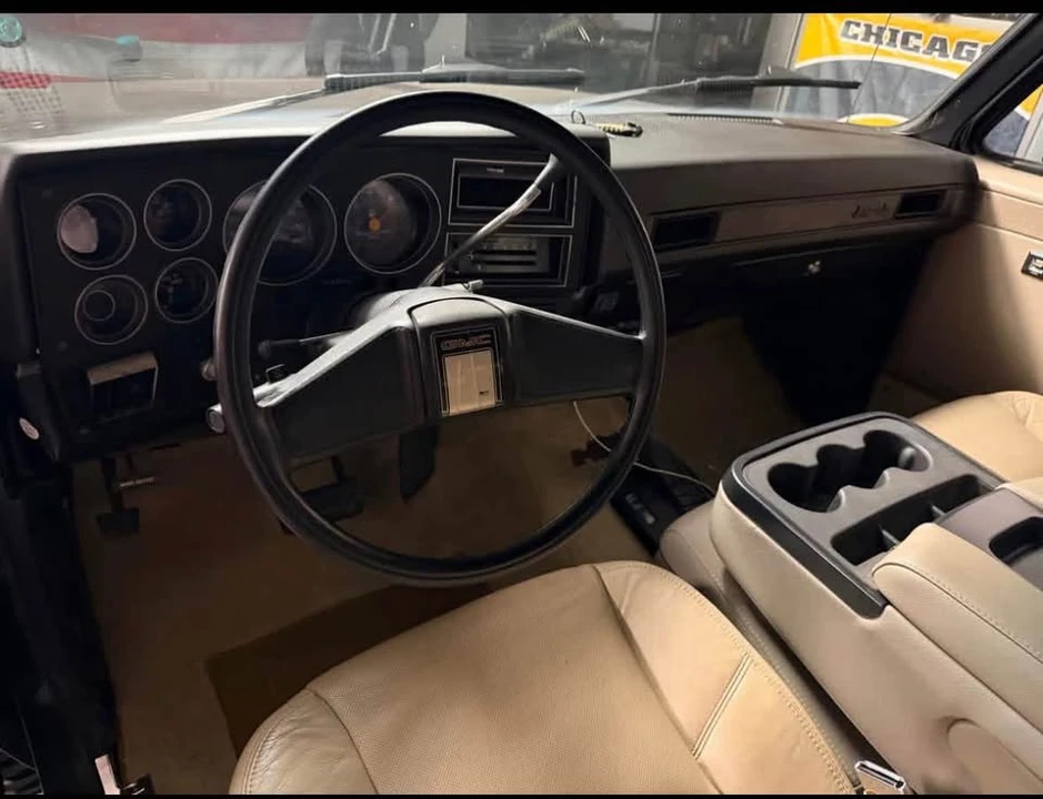 1988 GMC Jimmy 2nd Gen - Image 11 of 18