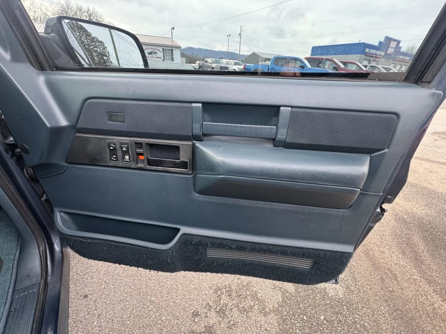 1988 GMC Sierra 1st Gen - Image 25 of 30