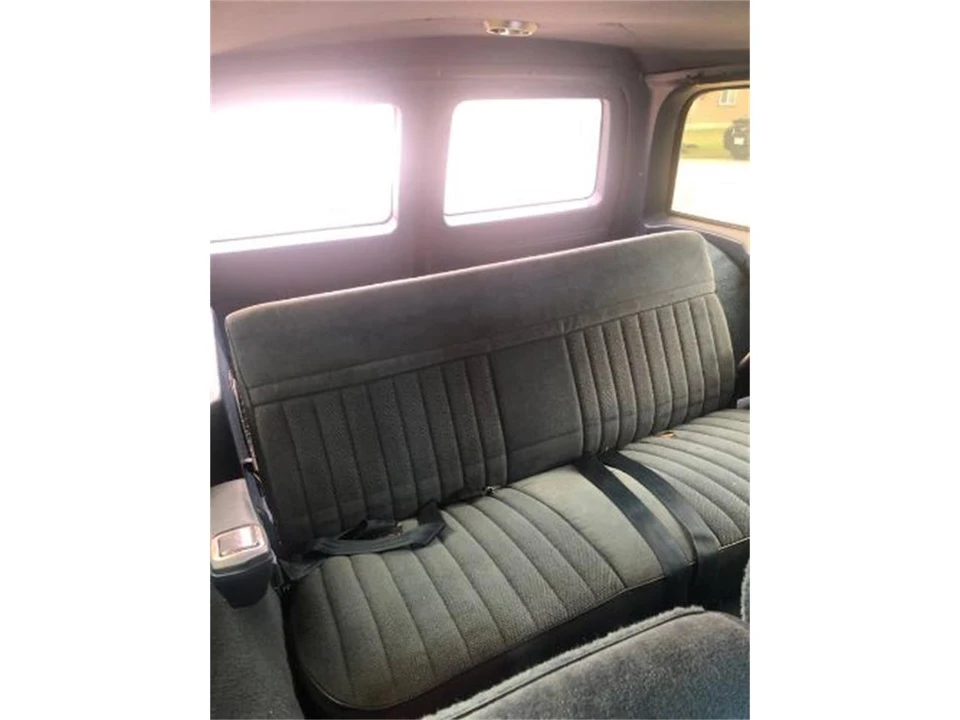 1988 GMC Suburban 7th Gen - Image 4 of 14
