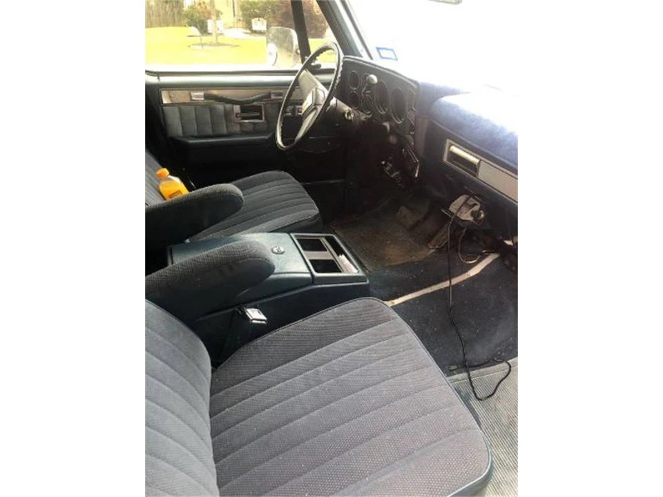 1988 GMC Suburban 7th Gen - Image 10 of 14