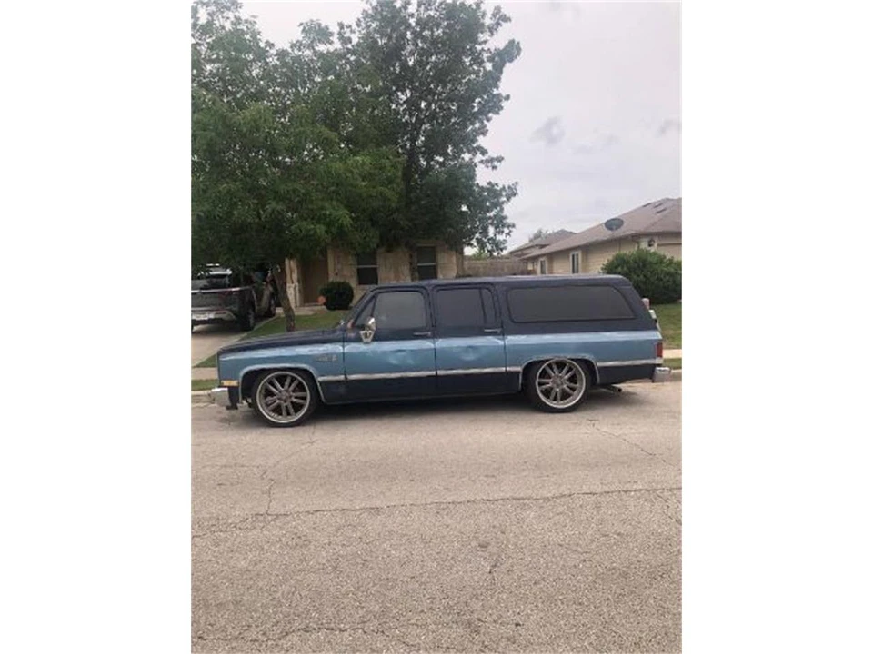 1988 GMC Suburban 7th Gen - Image 6 of 14