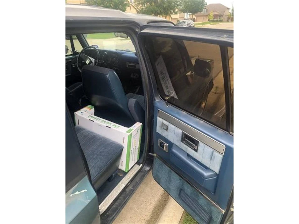 1988 GMC Suburban 7th Gen - Image 12 of 14