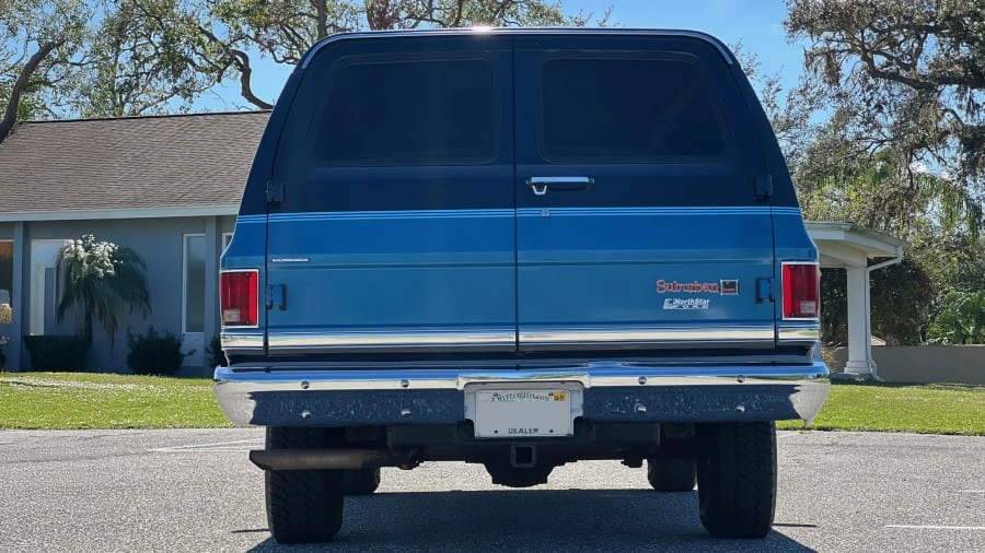 1988 GMC Suburban 7th Gen - Image 5 of 28