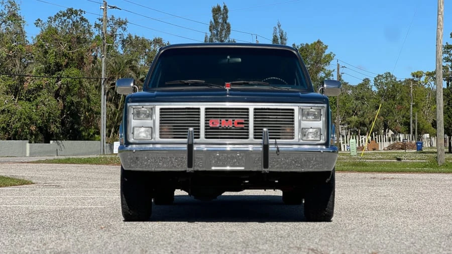 1988 GMC Suburban 7th Gen - Image 4 of 28