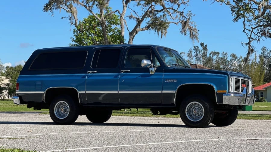 1988 GMC Suburban 7th Gen - Image 8 of 28
