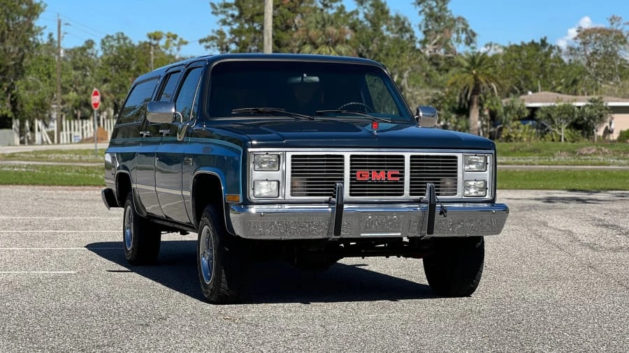 1988 GMC Suburban 7th Gen - Image 6 of 28