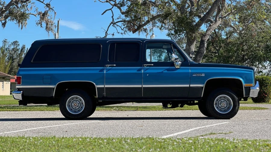 1988 GMC Suburban 7th Gen - Image 12 of 28