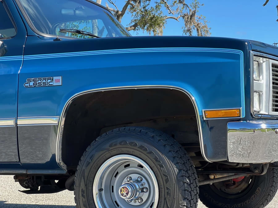 1988 GMC Suburban 7th Gen - Image 14 of 28