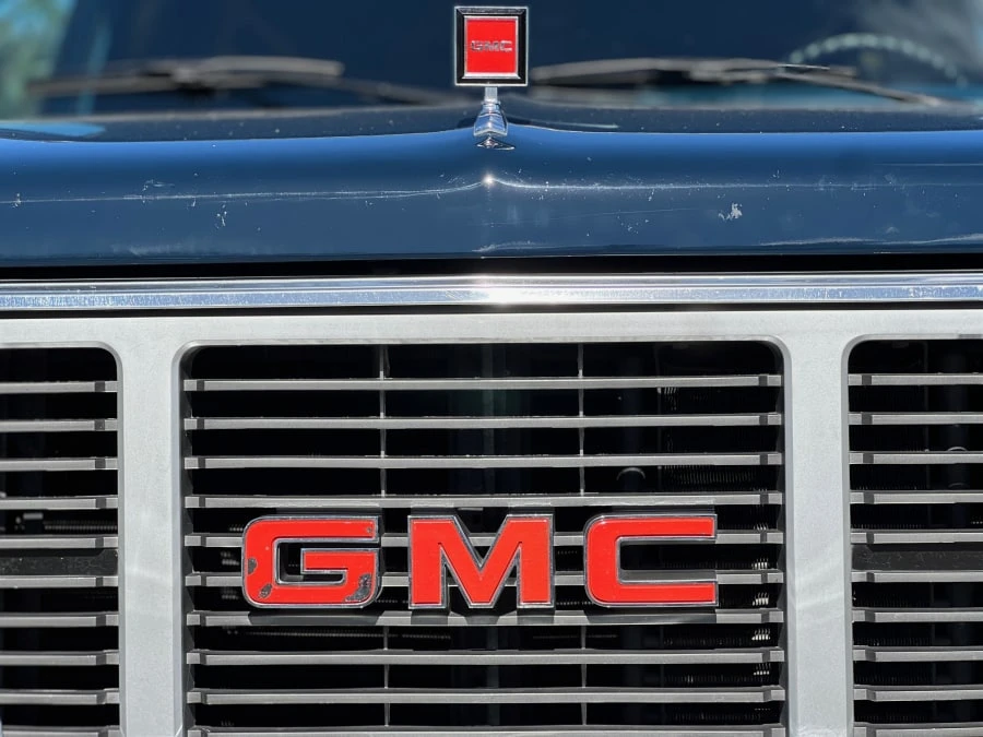 1988 GMC Suburban 7th Gen - Image 15 of 28